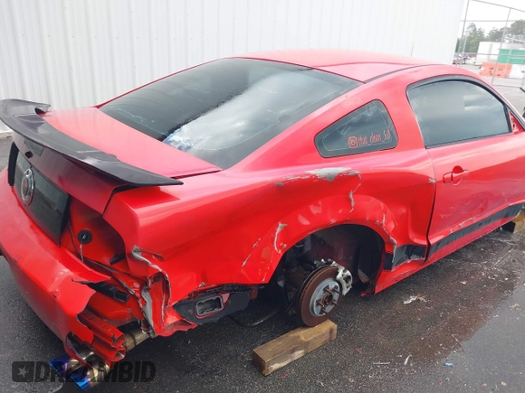2006 Ford Mustang GT Deluxe z VIN 1ZVFT82HX65243603, wystawiony jako IAAI lot #42251021 z przebiegiem Nie podano mil oraz . Historia ofert i sprzedaży dostępna na DreamBid. Obrazek 6.