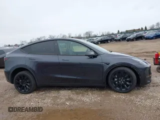 2025 Tesla Model Y Long Range with VIN 7SAYGDEEXSF266143, listed as a IAAI auction lot 41905813 with 776 mi miles and . Bid and sale history available at carsss.com. Image 14.