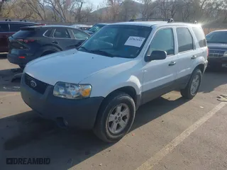 2005 Ford Escape XLT with VIN 1FMYU93175KE47383, listed as a IAAI auction lot 41967643 with 153,036 mi miles. Bid and sale history available at carsss.com. Image 2.