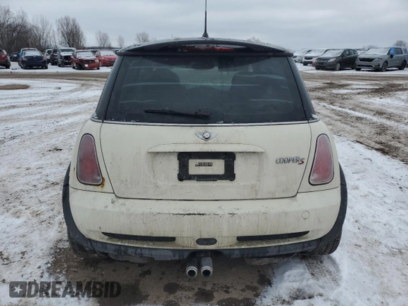 2005 MINI Hardtop S z VIN WMWRE33465TD91749, wystawiony jako Copart lot #43938765 z przebiegiem 166 391 mil mil oraz Szkoda całkowita • Salvage title. Historia ofert i sprzedaży dostępna na DreamBid. Obrazek 6.