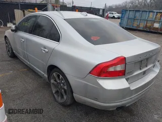 2010 Volvo S80 I6 Turbo with VIN YV1992AHXA1129771, listed as a IAAI auction lot 41526677 with 236,774 mi miles. Bid and sale history available at carsss.com. Image 3.