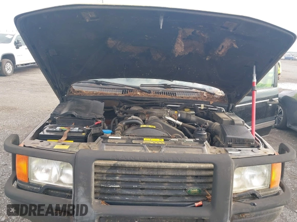 1999 Land Rover Range Rover z VIN SALPV1440XA412936, wystawiony jako IAAI lot #42271704 z przebiegiem 156 881 mil mil oraz . Historia ofert i sprzedaży dostępna na DreamBid. Obrazek 10.