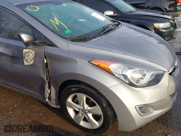 2011 Hyundai Elantra GLS z VIN KMHDH4AE1BU093985, wystawiony jako IAAI lot #41101288 z przebiegiem 80 882 mil mil oraz . Historia ofert i sprzedaży dostępna na DreamBid. Obrazek 6.