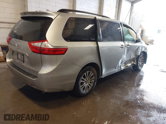 2019 Toyota Sienna XLE Auto Access Seat with VIN 5TDYZ3DC5KS977780, listed as a IAAI auction lot 42015998 with 100,387 mi miles. Bid and sale history available at carsss.com. Image 4.