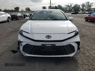 2025 Toyota Camry LE z VIN 4T1DAACK9SU539063, wystawiony jako Copart lot #54792415 z przebiegiem 3 958 mil mil oraz Szkoda całkowita • Salvage title. Historia ofert i sprzedaży dostępna na DreamBid. Obrazek 5.