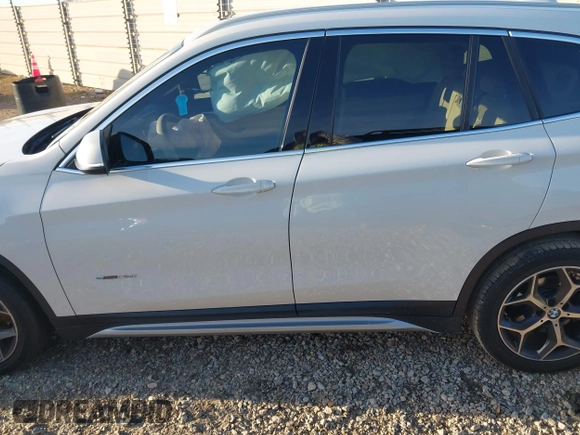 2018 BMW X1 sDrive28i with VIN WBXHU7C36J5H41267, listed as a IAAI auction lot 41270207 with 84,726 mi miles. Bid and sale history available at carsss.com. Image 14.