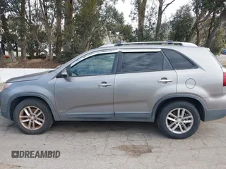 2015 Kia Sorento LX with VIN 5XYKTDA79FG584016, listed as a IAAI auction lot 41703361 with 123,265 mi miles. Bid and sale history available at carsss.com. Image 14.
