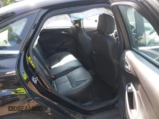 2018 Ford Focus Titanium z VIN 1FADP3J22JL220986, wystawiony jako IAAI lot #42410253 z przebiegiem 40 791 mil mil oraz . Historia ofert i sprzedaży dostępna na DreamBid. Obrazek 8.