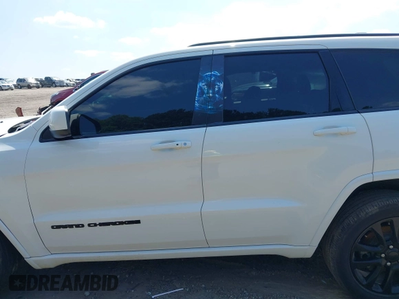 2019 Jeep Grand Cherokee Laredo E with VIN 1C4RJFAG3KC558882, listed as a IAAI auction lot 42567252 with Not provided miles and . Bid and sale history available at DreamBid. Image 15.