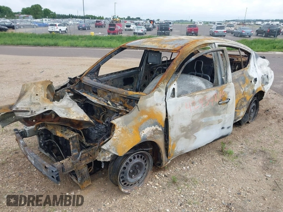 2017 Nissan Versa SV z VIN 3N1CN7AP7HL858263, wystawiony jako IAAI lot #42454860 z przebiegiem 82 129 mil mil oraz . Historia ofert i sprzedaży dostępna na DreamBid. Obrazek 2.