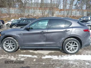 2019 Alfa Romeo Stelvio z VIN ZASPAKAN5K7C49428, wystawiony jako IAAI lot #41590351 z przebiegiem 60 052 mil mil oraz . Historia ofert i sprzedaży dostępna na DreamBid. Obrazek 15.