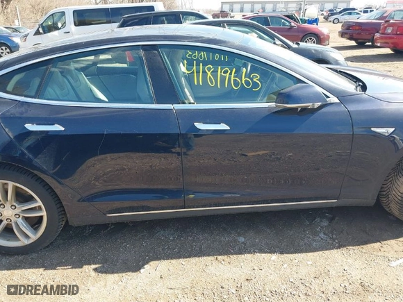 2014 Tesla Model S 60 kWh Battery with VIN 5YJSA1H14EFP41236, listed as a IAAI auction lot 41819663 with NaN miles. Bid and sale history available at carsss.com. Image 13.
