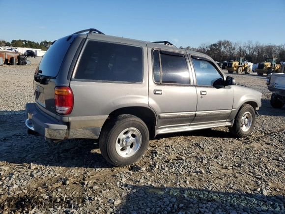 1999 Ford Explorer XL with VIN 1FMZU34X8XUC31019, listed as a Copart auction lot 87831635 with 220,683 mi miles and Salvage title. Bid and sale history available at DreamBid. Image 3.