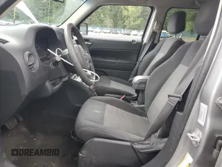 2015 Jeep Patriot Altitude z VIN 1C4NJRBB3FD426238, wystawiony jako Copart lot #58094965 z przebiegiem 107 969 mil mil oraz Szkoda całkowita • Salvage title. Historia ofert i sprzedaży dostępna na DreamBid. Obrazek 7.
