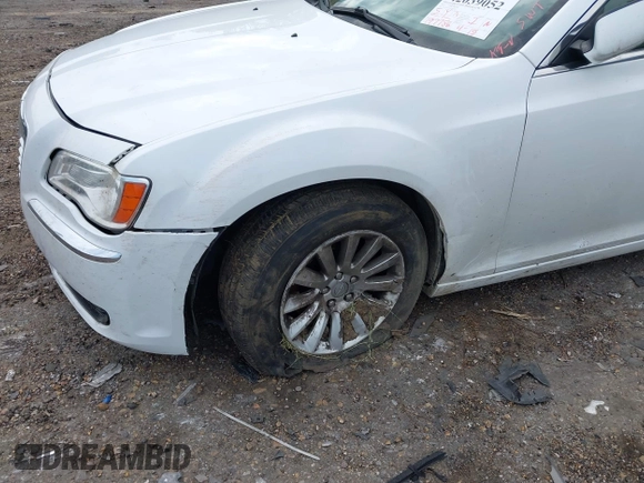 2014 Chrysler 300 z VIN 2C3CCAAG0EH157055, wystawiony jako IAAI lot #42039052 z przebiegiem 197 788 mil mil oraz . Historia ofert i sprzedaży dostępna na DreamBid. Obrazek 18.