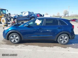 2019 Kia Niro LX with VIN KNDCB3LC3K5256718, listed as a IAAI auction lot 41877386 with 70,373 mi miles. Bid and sale history available at carsss.com. Image 14.