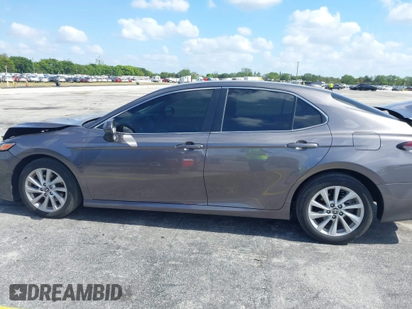 2023 Toyota Camry LE z VIN 4T1C11AK2PU080805, wystawiony jako IAAI lot #42165528 z przebiegiem 28 307 mil mil oraz . Historia ofert i sprzedaży dostępna na DreamBid. Obrazek 14.