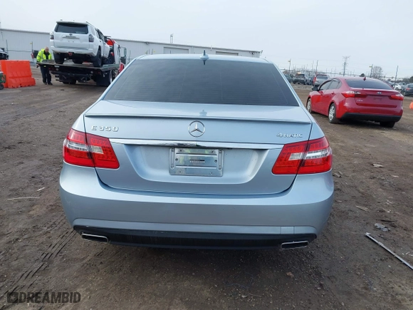 2013 Mercedes-Benz E-Class E 350 Luxury with VIN WDDHF8JB5DA678944, listed as a IAAI auction lot 41208242 with 101,834 mi miles. Bid and sale history available at carsss.com. Image 16.