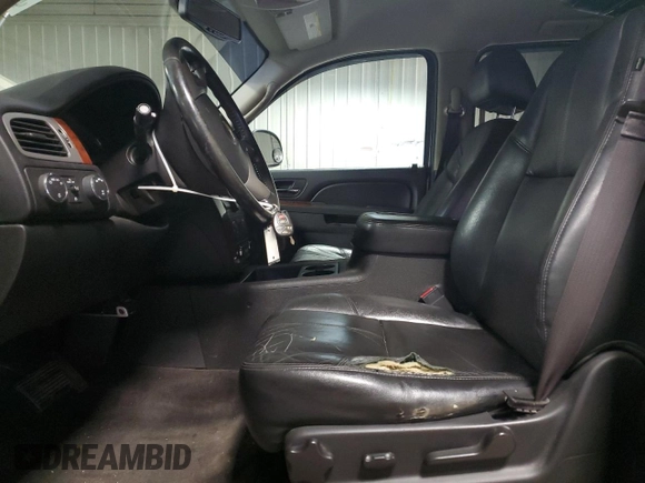 2014 Chevrolet Suburban LT with VIN 1GNSKJE72ER231913, listed as a Copart auction lot 56157745 with 207,159 mi miles and Non Repairable. Bid and sale history available at DreamBid. Image 7.