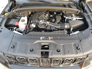 2025 Jeep Grand Cherokee Summit with VIN 1C4RJHEG1S8640375, listed as a Copart auction lot 44253355 with 961 mi miles and Clean title. Bid and sale history available at DreamBid. Image 12.