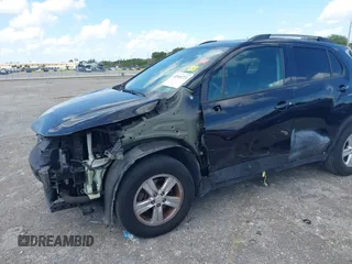 2021 Chevrolet Trax LT with VIN KL7CJLSB5MB310193, listed as a IAAI auction lot 42008721 with 178,445 mi miles. Bid and sale history available at carsss.com. Image 6.