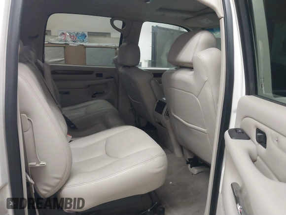 2006 Cadillac Escalade EXT z VIN 3GYEK62NX6G127722, wystawiony jako IAAI lot #41802667 z przebiegiem 127 581 mil mil oraz . Historia ofert i sprzedaży dostępna na DreamBid. Obrazek 8.