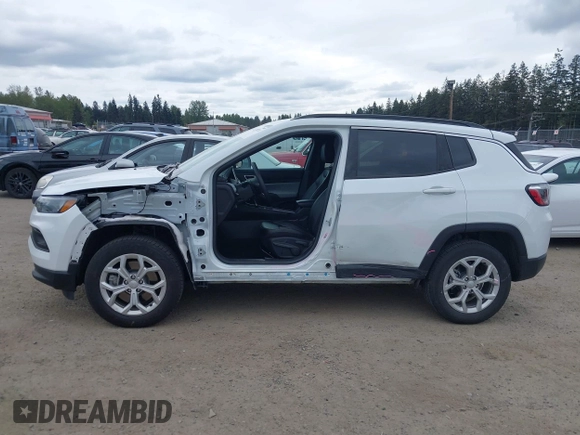2024 Jeep Compass Latitude with VIN 3C4NJDBN7RT118288, listed as a IAAI auction lot 42130731 with 25,728 mi miles and . Bid and sale history available at carsss.com. Image 15.