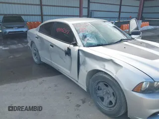 2013 Dodge Charger Police z VIN 2C3CDXAT1DH642347, wystawiony jako IAAI lot #41442517 z przebiegiem 193 232 mil mil oraz . Historia ofert i sprzedaży dostępna na DreamBid. Obrazek 6.