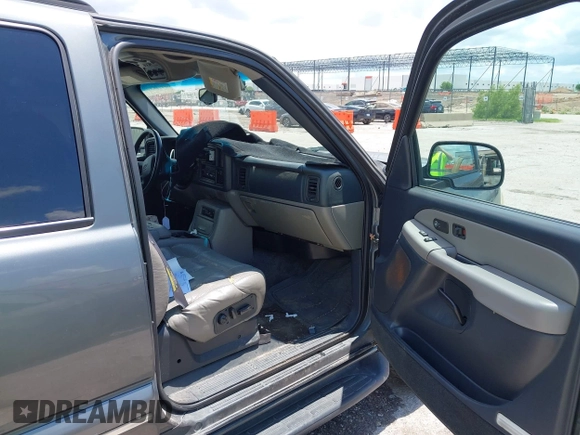 2001 Chevrolet Tahoe LT with VIN 1GNEC13T21R189733, listed as a IAAI auction lot 42323154 with 296,349 mi miles and . Bid and sale history available at DreamBid. Image 5.