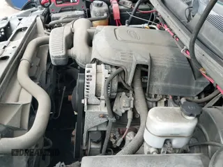 2008 Chevrolet Silverado 1500 1LT z VIN 2GCEC19J281237636, wystawiony jako IAAI lot #42147547 z przebiegiem 140 857 mil mil oraz . Historia ofert i sprzedaży dostępna na DreamBid. Obrazek 19.