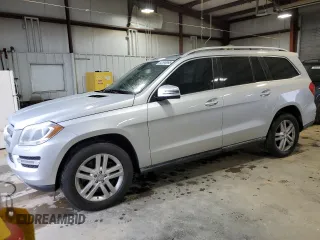 2013 Mercedes-Benz GL 450 z VIN 4JGDF7CE5DA249552, wystawiony jako Copart lot #52590995 z przebiegiem 128 518 mil mil oraz Szkody całkowita. Historia ofert i sprzedaży dostępna na DreamBid. Obrazek 1.