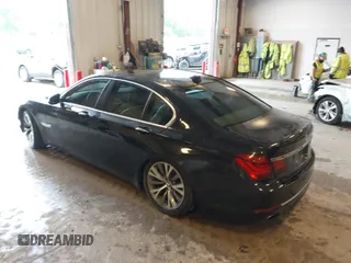 2013 BMW 7 Series 750i xDrive z VIN WBAYB6C56DC997904, wystawiony jako IAAI lot #42529968 z przebiegiem Nie podano mil oraz . Historia ofert i sprzedaży dostępna na DreamBid. Obrazek 3.