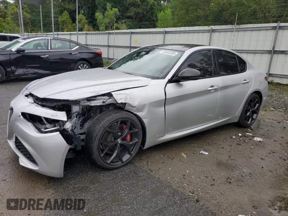 2020 Alfa Romeo Giulia Ti Sport z VIN ZARFAMBN9L7635579, wystawiony jako Copart lot #56565595 z przebiegiem 33 039 mil mil oraz Szkoda całkowita • Salvage title. Historia ofert i sprzedaży dostępna na DreamBid. Obrazek 1.