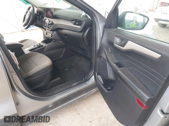 2022 Ford Escape SE z VIN 1FMCU0G62NUA25554, wystawiony jako IAAI lot #41900612 z przebiegiem 63 581 mil mil oraz . Historia ofert i sprzedaży dostępna na DreamBid. Obrazek 5.