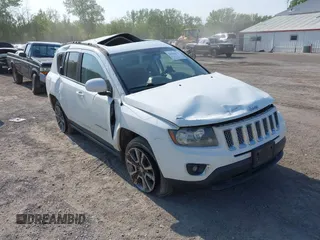 2016 Jeep Compass High Altitude z VIN 1C4NJDEB7GD657935, wystawiony jako IAAI lot #42216172 z przebiegiem 131 137 mil mil oraz . Historia ofert i sprzedaży dostępna na DreamBid. Obrazek 1.
