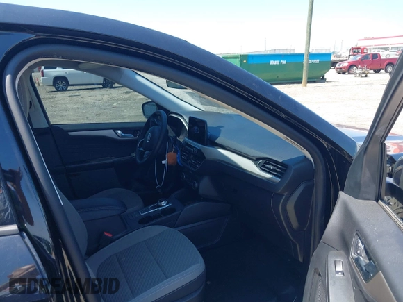 2021 Ford Escape SE z VIN 1FMCU0G66MUB26983, wystawiony jako IAAI lot #42144053 z przebiegiem 60 614 mil mil oraz . Historia ofert i sprzedaży dostępna na DreamBid. Obrazek 5.