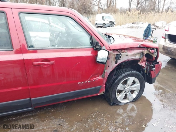 2014 Jeep Patriot Latitude with VIN 1C4NJRFB6ED507548, listed as a IAAI auction lot 41344760 with 120,339 mi miles. Bid and sale history available at carsss.com. Image 6.