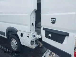 2018 Ram ProMaster Cargo z VIN 3C6TRVDG5JE146918, wystawiony jako IAAI lot #42086347 z przebiegiem 95 277 mil mil oraz . Historia ofert i sprzedaży dostępna na DreamBid. Obrazek 18.