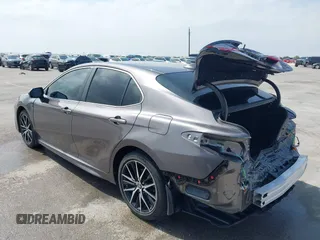 2021 Toyota Camry SE Nightshade with VIN 4T1G11AK3MU457011, listed as a IAAI auction lot 41952841 with 33,032 mi miles. Bid and sale history available at carsss.com. Image 3.