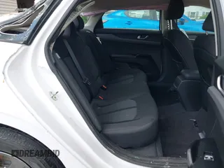2023 Kia K5 LXS z VIN 5XXG14J25PG189448, wystawiony jako IAAI lot #42258739 z przebiegiem 29 188 mil mil oraz . Historia ofert i sprzedaży dostępna na DreamBid. Obrazek 8.