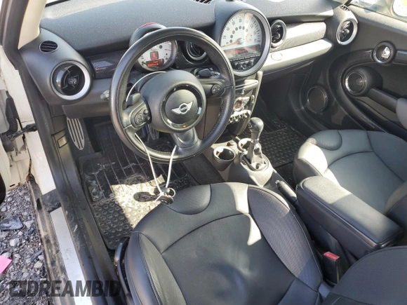 2011 MINI Hardtop S with VIN WMWSV3C50BTY15977, listed as a Copart auction lot 52802295 with 89,085 mi miles and Salvage title. Bid and sale history available at DreamBid. Image 8.