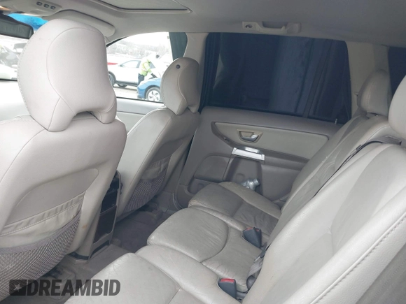 2004 Volvo XC90 with VIN YV1CM59H741117317, listed as a IAAI auction lot 41581357 with 300,681 mi miles. Bid and sale history available at carsss.com. Image 8.