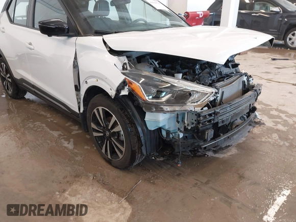 2019 Nissan Kicks SR with VIN 3N1CP5CU7KL538238, listed as a IAAI auction lot 41688621 with 40,142 mi miles. Bid and sale history available at carsss.com. Image 17.