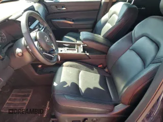 2023 Nissan Pathfinder SL z VIN 5N1DR3CB5PC214556, wystawiony jako Copart lot #55516955 z przebiegiem 34 942 mil mil oraz Szkoda całkowita • Salvage title. Historia ofert i sprzedaży dostępna na DreamBid. Obrazek 7.