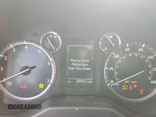 2022 Lexus GX 460 Premium z VIN JTJAM7BX3N5331710, wystawiony jako Copart lot #52387865 z przebiegiem 39 921 mil mil oraz Szkody całkowita. Historia ofert i sprzedaży dostępna na DreamBid. Obrazek 9.