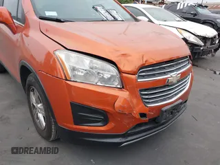 2015 Chevrolet Trax LT with VIN KL7CJLSB1FB099920, listed as a IAAI auction lot 42045665 with 112,198 mi miles. Bid and sale history available at carsss.com. Image 6.