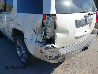 2008 Cadillac Escalade with VIN 1GYEC63898R211751, listed as a IAAI auction lot 41629711 with 126,899 mi miles. Bid and sale history available at carsss.com. Image 6.