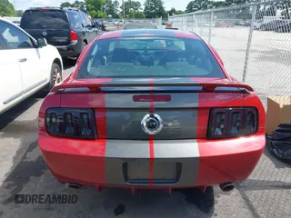 2008 Ford Mustang GT Deluxe z VIN 1ZVHT82H885111628, wystawiony jako IAAI lot #42522595 z przebiegiem 98 043 mil mil oraz . Historia ofert i sprzedaży dostępna na DreamBid. Obrazek 16.