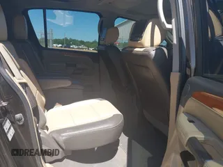2014 Nissan Armada Platinum z VIN 5N1BA0NE9EN611807, wystawiony jako IAAI lot #42297717 z przebiegiem 199 541 mil mil oraz . Historia ofert i sprzedaży dostępna na DreamBid. Obrazek 8.