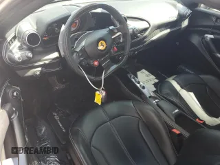 2021 Ferrari F8 z VIN ZFF92LLA8M0268230, wystawiony jako Copart lot #50326925 z przebiegiem 18 802 mil mil oraz Szkoda całkowita • Salvage title. Historia ofert i sprzedaży dostępna na DreamBid. Obrazek 8.